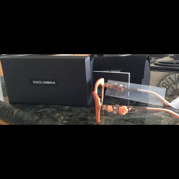 Mint condition Dolce & Gabbana sunglasses - Picture 2 of 2